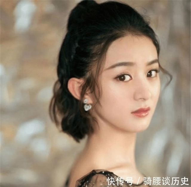 刘海|女生有这3个“特征”,不适合披头散发,扎头发露五官更有魅力!