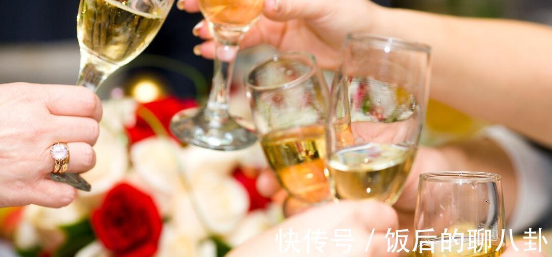 母乳|3类食物哺乳期要少吃,母乳变差娃遭罪,还可能导致宝宝断粮