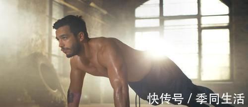 肌肉|深蹲和俯卧撑每天各做100个,一个月后身体会有哪些变化呢