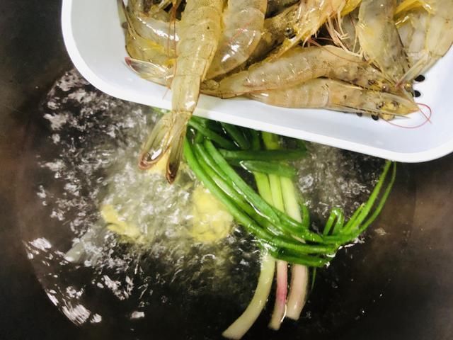 补充营养|白灼虾，用这做法8分钟就完事，虾肉紧实Q弹，一点腥味也没有