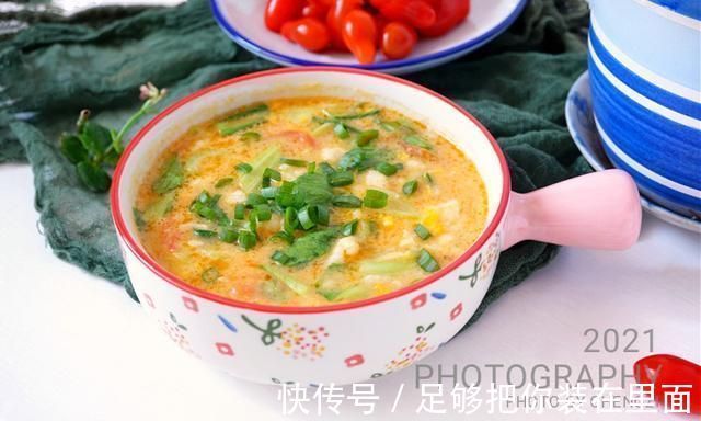 西红柿|70岁老两口喜欢的“鸡蛋疙瘩汤”，和面不加水，筋道爽滑吃不腻