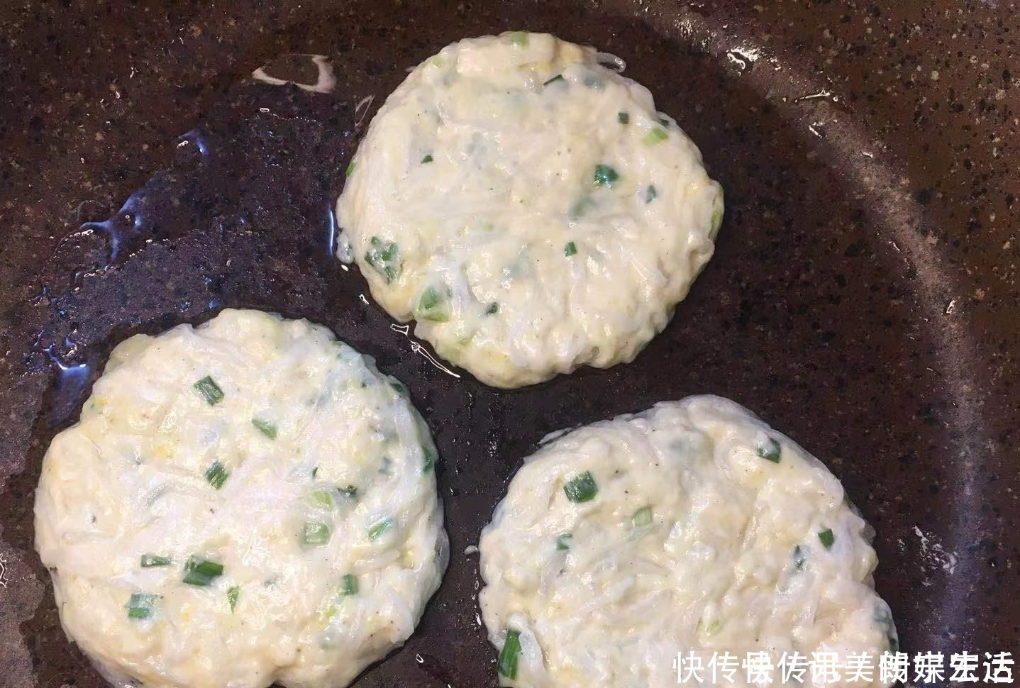 阿姐|半根萝卜一个鸡蛋,用筷子搅一搅,5分钟搞定全家人的早餐