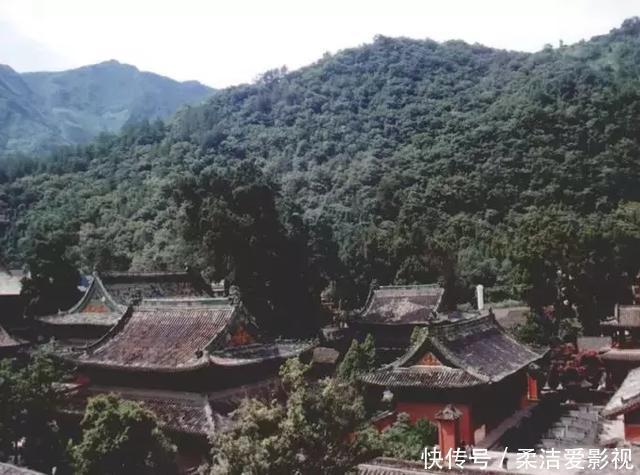 中国“最奢侈”的寺庙，全寺用楠木建成，共雕刻有9999条龙