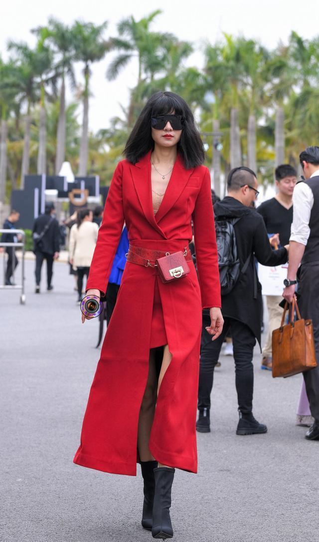 艺术|叠穿今年很流行, 美女叠穿两条毛呢裙, 穿出艺术气质和优雅范儿