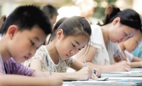 阅卷老师|小学生“草稿纸”走红,考试被当成“试卷”上交,网友:完全相反