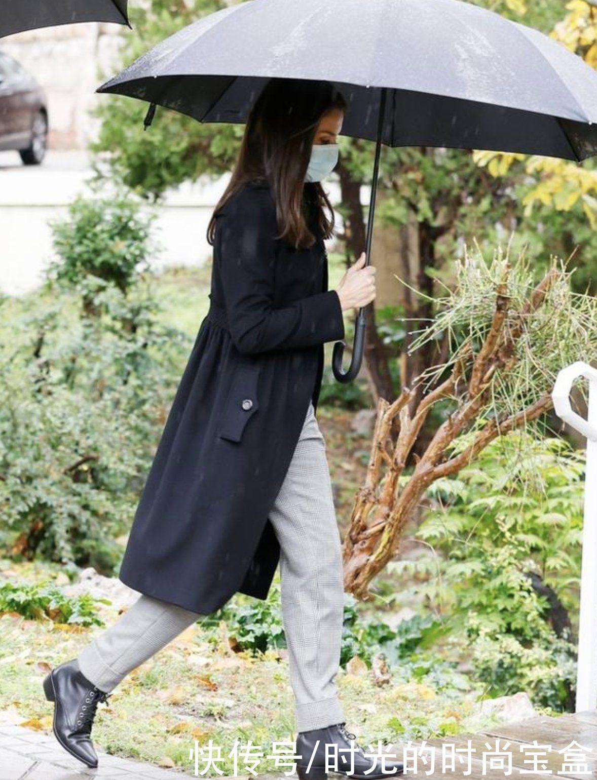 王后|西班牙王后终于服老了，放弃细跟高跟鞋，时尚女巫鞋更具风采