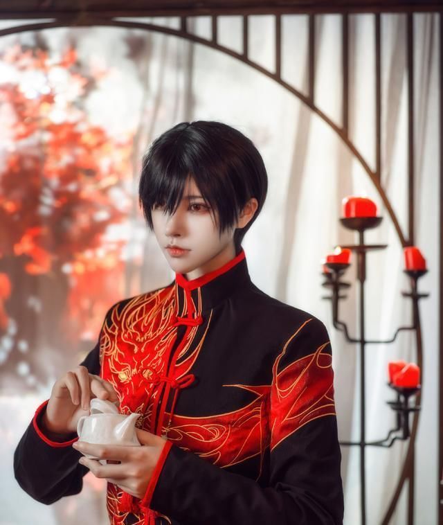 古董|言生cos《啞舍》老板,紅眼睛長頭發,感覺青春又回來了