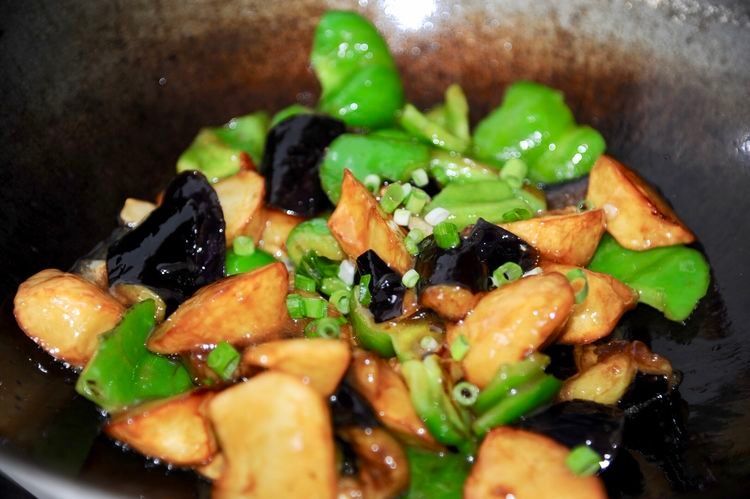 东北名菜地三鲜的家常做法，鲜香解馋，好吃不腻