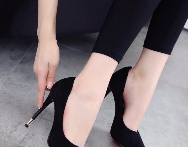 水晶鞋 新买的高跟鞋磨脚?挑选尖头高跟鞋有学问