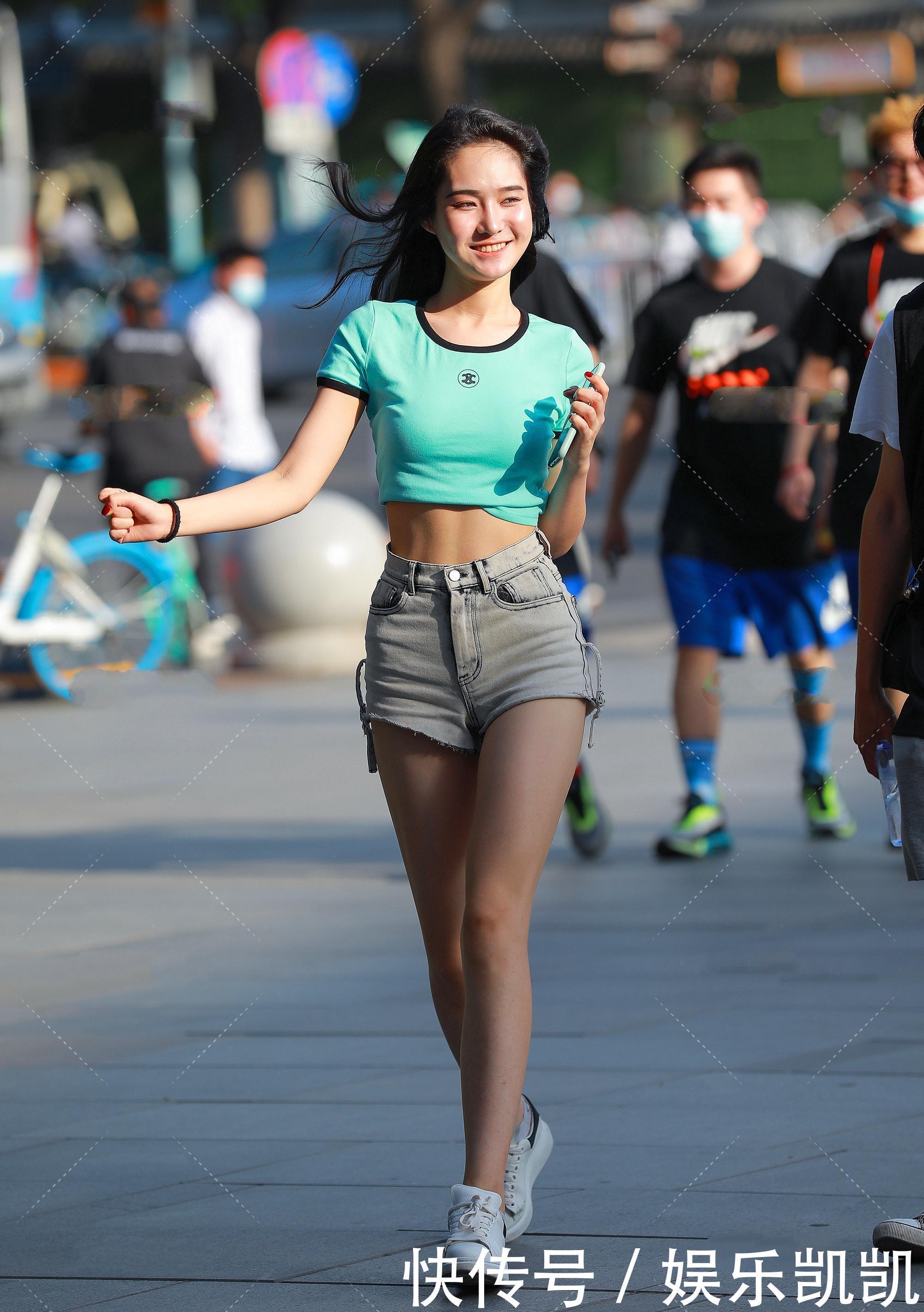 穿衣服荧光绿配牛仔短裤，走在大街上就是最靓的女