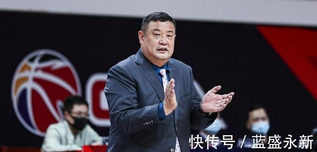 山东队|徐长锁抓到救命稻草单场41分神人加入山东队,丁彦雨航有压力了!