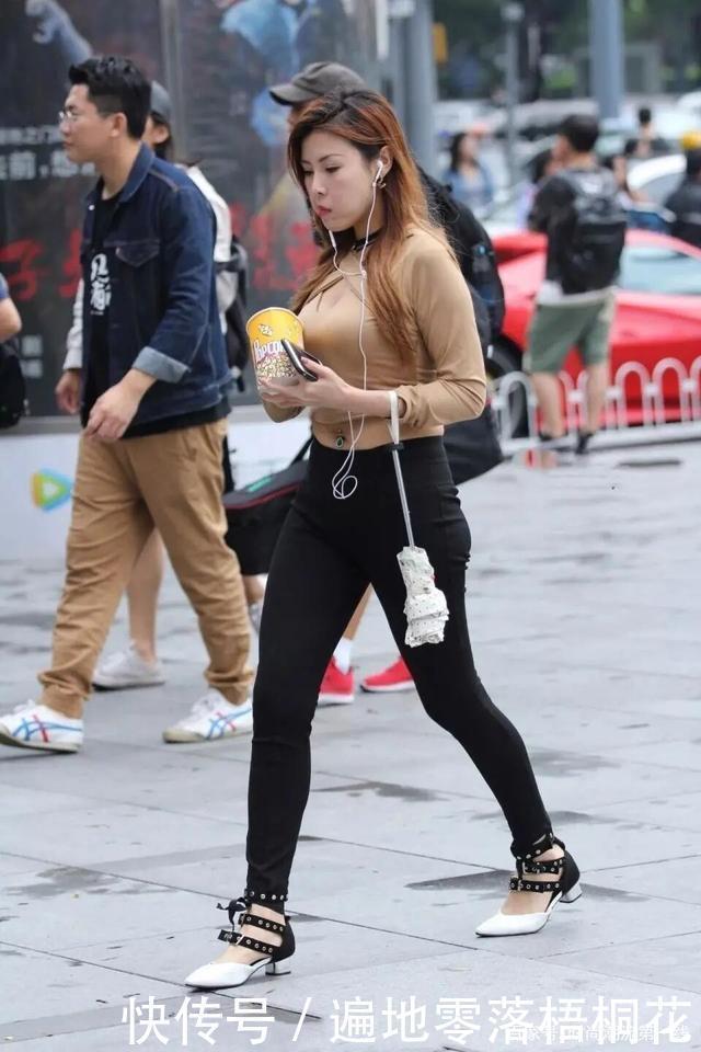 奔四的女人注意了，选择“小黑裤”，就等于远离了“大象腿”！