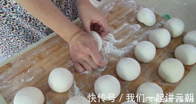 酵母粉|做馒头时，只加酵母是错误的，牢记3个小窍门，馒头香软又好吃