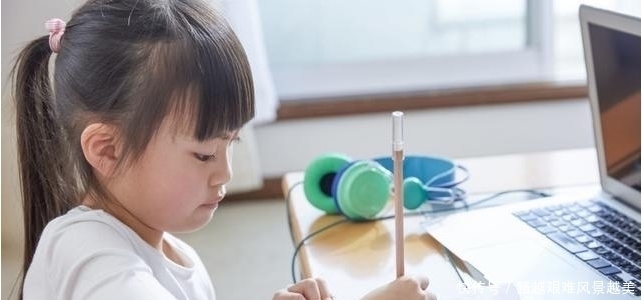 利手|“左撇子”宝宝会比普通孩子更聪明?左利手,没家长想得那么复杂