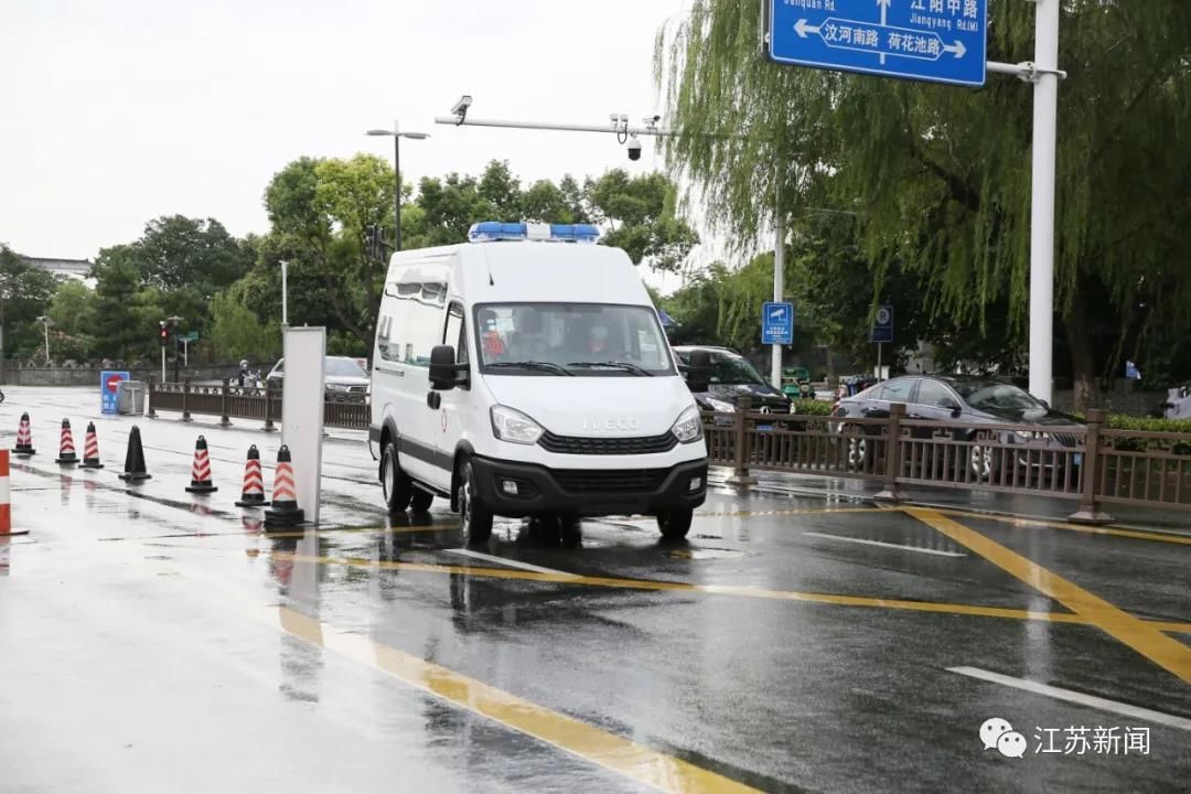 救护车|90后扬州姑娘，捐赠依维柯负压救护车助力疫情防控