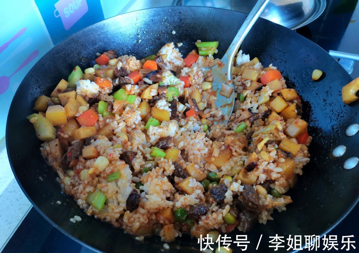 米饭试试这样吃,真的太香了,一次一盘不够吃,孩子超爱吃