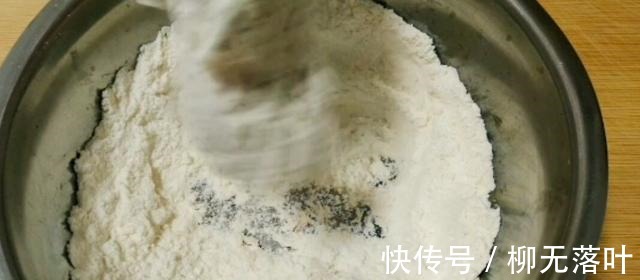 面粉|美味可口的香酥鸡腿,肉质鲜美,制作简单!