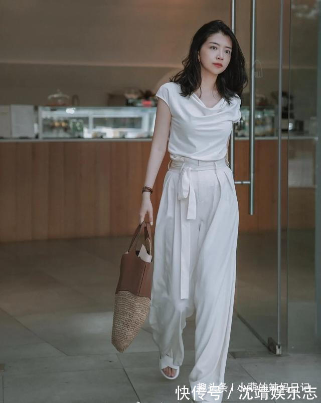 有气质 今夏不流行裙子配高跟鞋了,这样搭才是真的美,像三木一样有气质