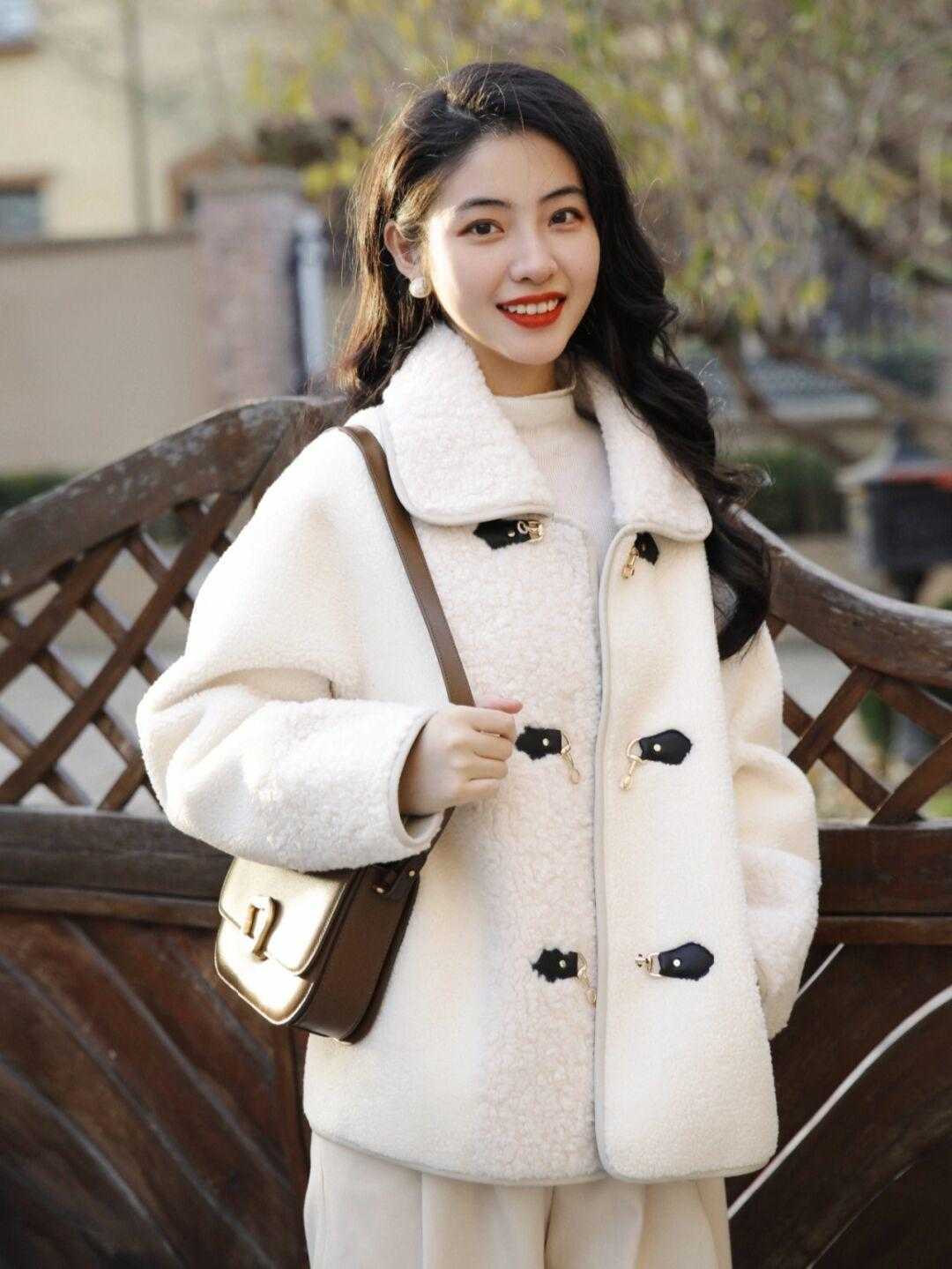 下半身 与其还在搭大衣,不如看看冬款短外套,清爽温柔