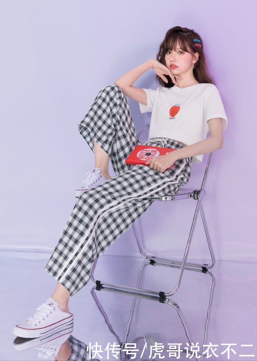 字母|T恤过于简单穿不出高级感？试试这3个小技巧，T恤也可以很精致