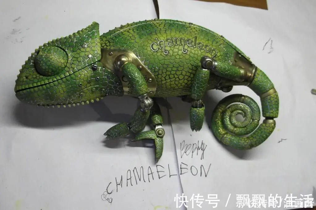 雕塑家$雕塑家收集废铁,打造朋克风金属动物,制作过程和作品都非常酷