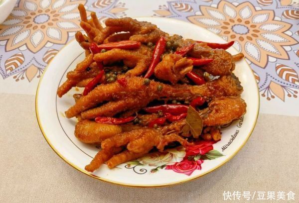 冬天吃秘制麻辣虎皮凤爪，暖身又暖心