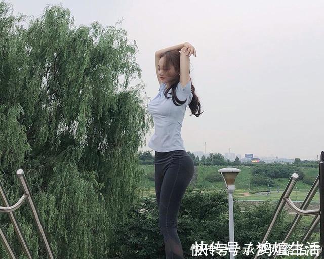 视觉|紧身打底裤将女性的身材展现的更加的完美，具有很好视觉冲击力