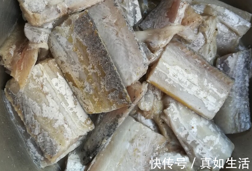 个头|过年买带鱼，别只看个头大小，如果遇到下面4种，再便宜也不能要