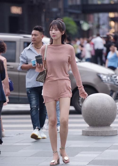 想要打造简约个性风,快试试短裤穿搭,舒适又显气质