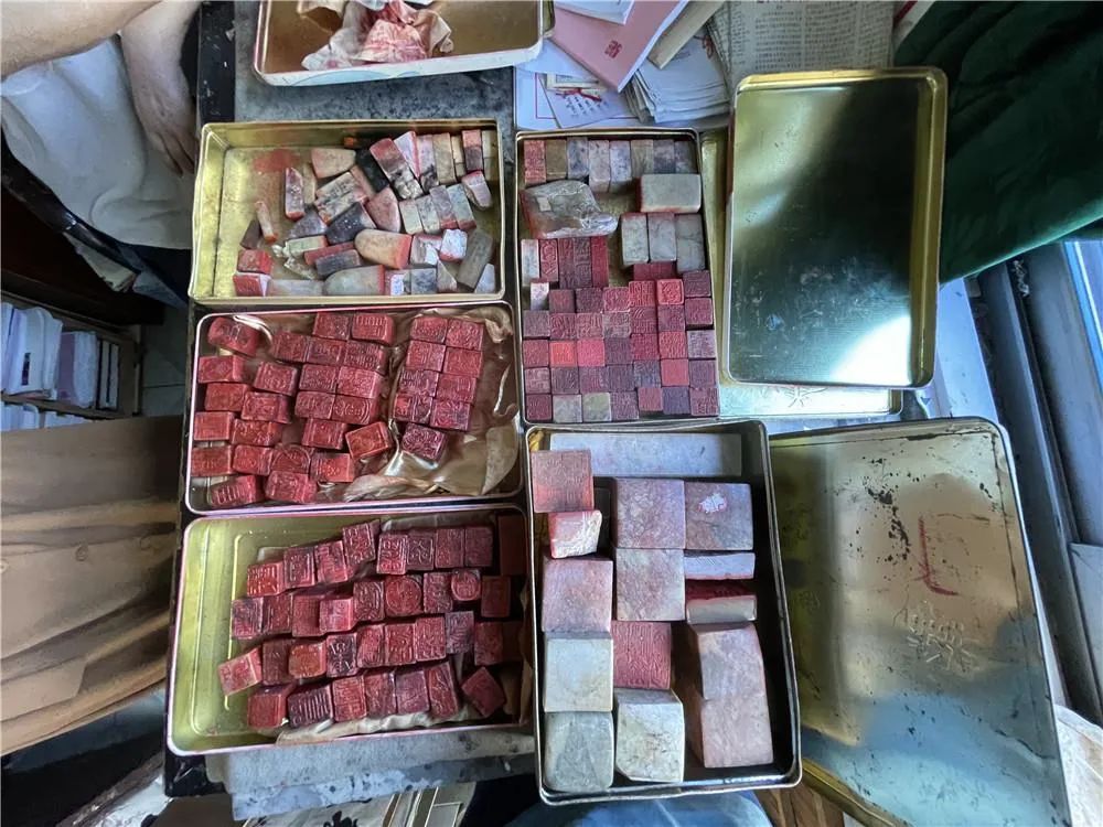 篆刻|坚守热爱！89岁的他自学成才，用近30年时间刻下400余枚印章