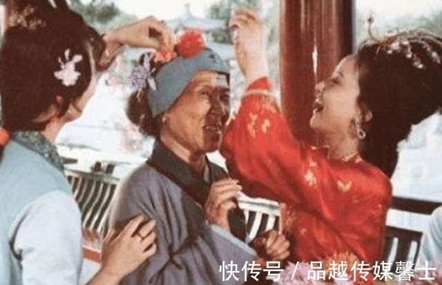 情商！《红楼梦》中，王熙凤的情商有多高？看她对刘姥姥的态度就知道了