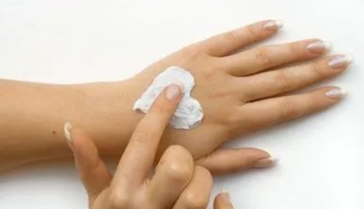 孩子|孩子烫伤身体,先脱衣服还是先冲水?一步做错,孩子伤情更严重