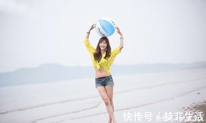 短裤搭配优雅显女人味, 舞动青春活力满满