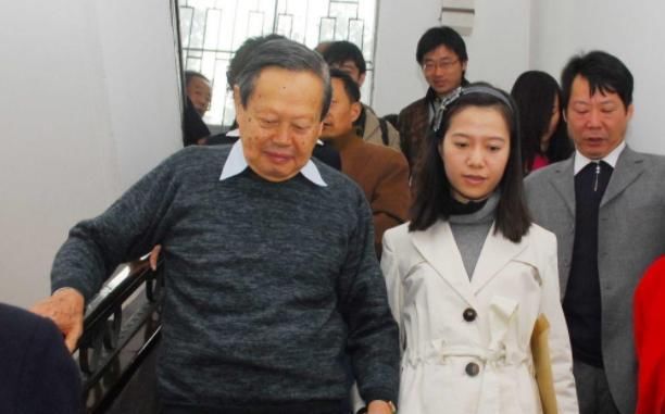 杜致礼 翁帆为何甘愿嫁给82岁的杨振宁,3年前,她接受采访时给出了答案