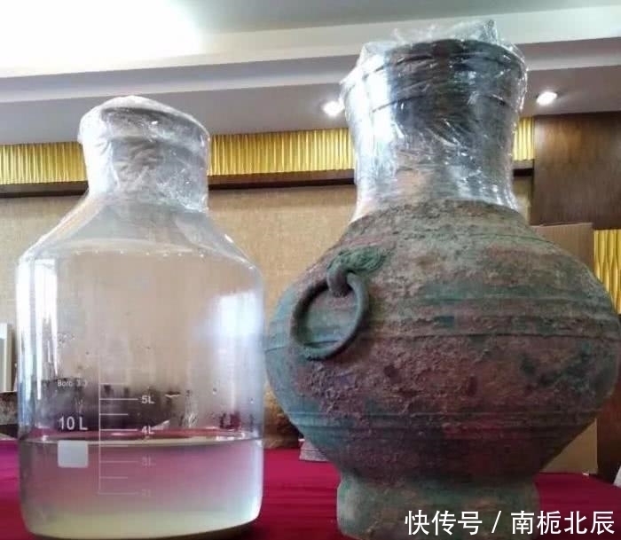 液体|古墓出土7斤黄色液体,检验结果出来后,专家感叹:幸亏没尝!