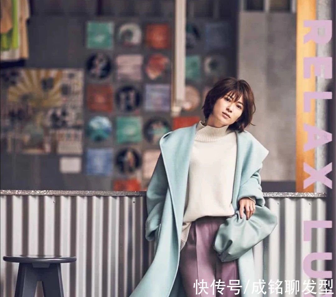 女人 这才是四五十岁女人该学习的穿搭,不艳丽、不土气,体面又大气