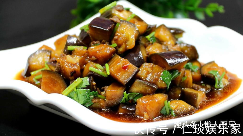 下饭|先蒸后炒,做出来的茄子不吸油,配上牛肉末一起炒,下饭好吃