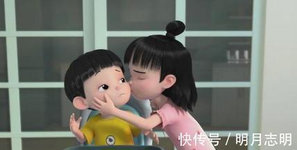 争宠战|姐弟俩打架,弟弟向妈妈告状,妈妈要惩罚姐姐,弟弟却哭着说不要