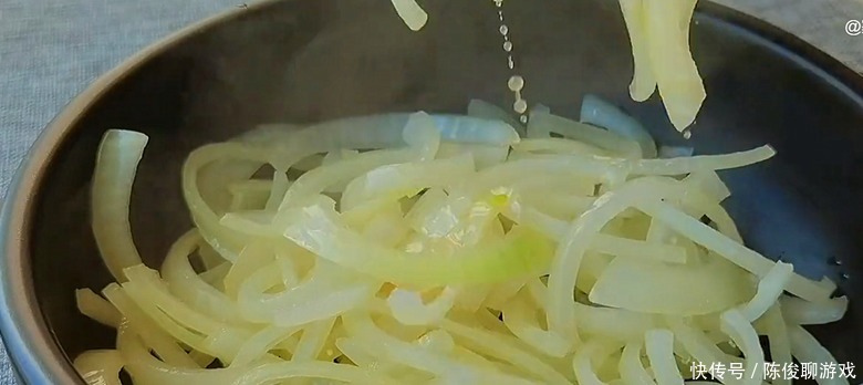 土豆片这样做太好吃了,学会用它来招待客人,比红烧肉还受欢迎