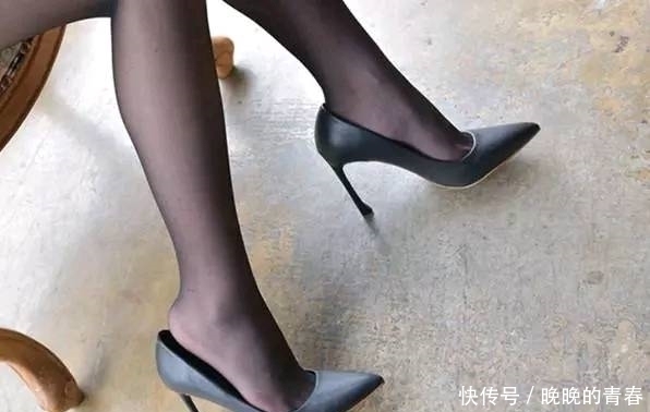 蕾丝 细跟鞋将时尚与潮流元素巧妙融合,时尚又奢华,增添女人时尚气质