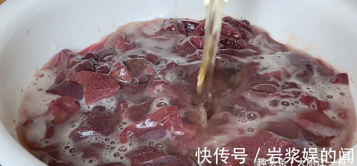 猪肝|把啤酒倒入猪肝中,这种做法真是太厉害了,出锅满屋飘香,真解馋