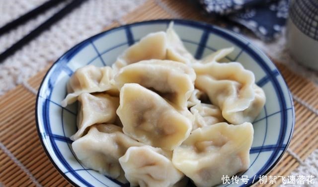馅料|冬天,我家常吃这馅料饺子,馅料鲜美又多汁,上桌全家抢着吃