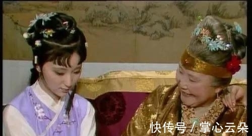 宝玉@王熙凤就在旁边，贾母为什么偏要安排王夫人为黛玉换窗纱？