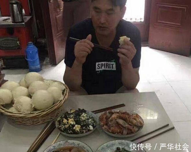 农家菜 大衣哥晒出饭菜,一荤三素农家菜,网友却注意到了桌上的筷子