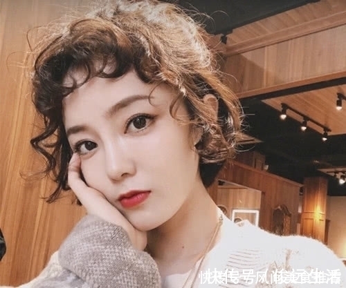 脸小|不管你是长发还是短发,这3种“全头烫”了解一下,时尚显脸小