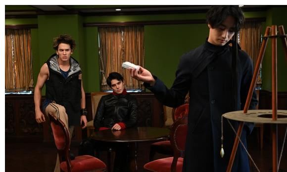 变身之后|假面骑士圣刃第10话预告:飞羽真新造型瞩目,三大剑士共战王剑