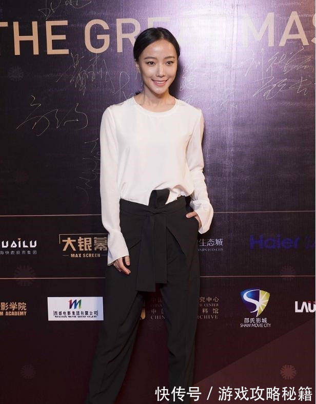 黑白 黑白双色才是冬季完美的流行色,简约又高级,太适合中年女性穿了!