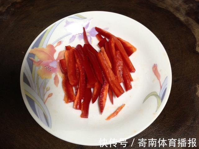 步骤|西瓜皮别再扔了，凉拌西瓜皮：一道不错的爽口小菜，还有清火效果