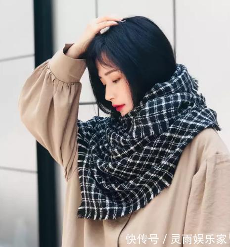 脖子 建议大家不要羽绒服配围巾,太土,今年流行这么搭,洋气又保暖