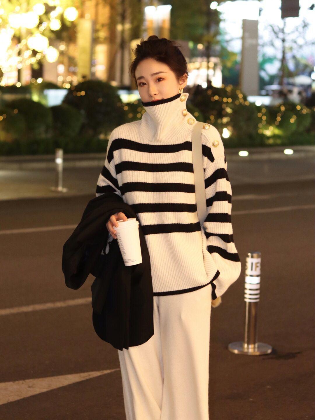 搭配 秋冬“条纹针织衫”咋穿才洋气?这些搭配保暖又舒适,值得借鉴